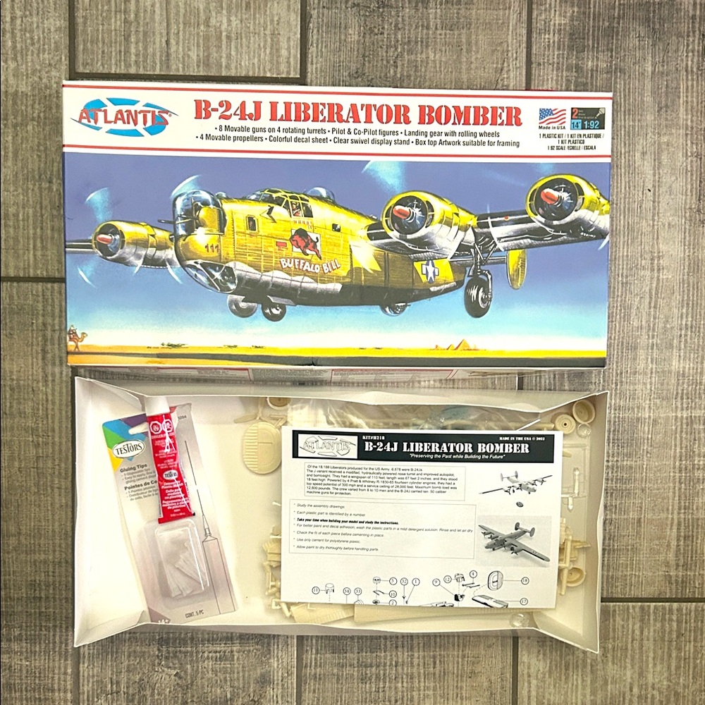 Atlantis B-24J Liberator Bomber Kit Buffalo Bill Model Plane plus Glue NIB
